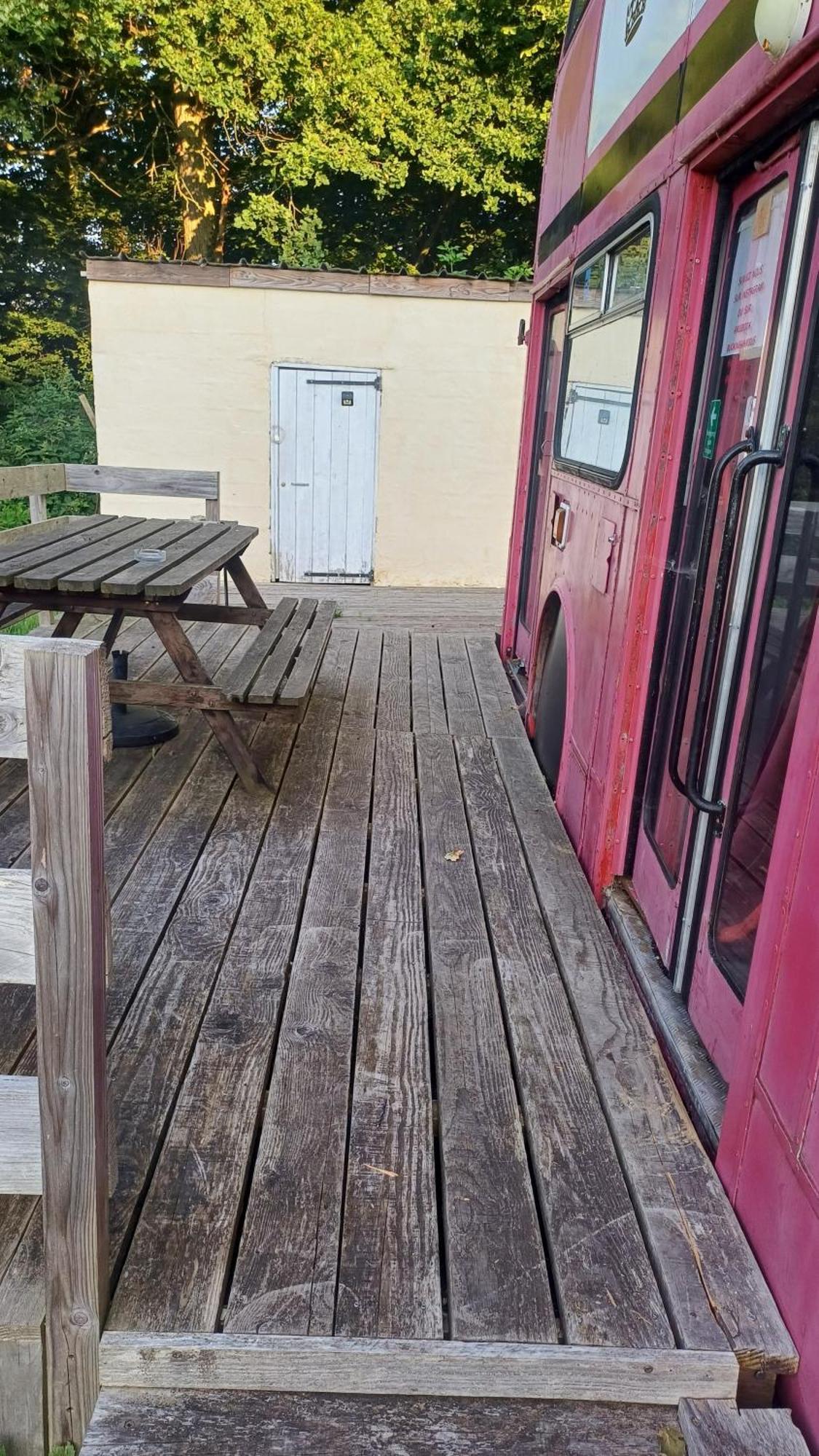 Insolite Bus Anglais Le Buckinghambus Saint-Philbert-sur-Risle Ngoại thất bức ảnh